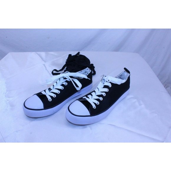 NEW Canvas Sneakers Black and White Lo-Top SZ 7 - Picture 1 of 7